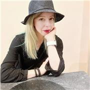 Laureata in lingue e lett. straniere impartisce ripetizioni di inglese e tedesco a studenti delle medie inferiori e superiori